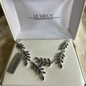 Le Vieux Woman’s Necklace